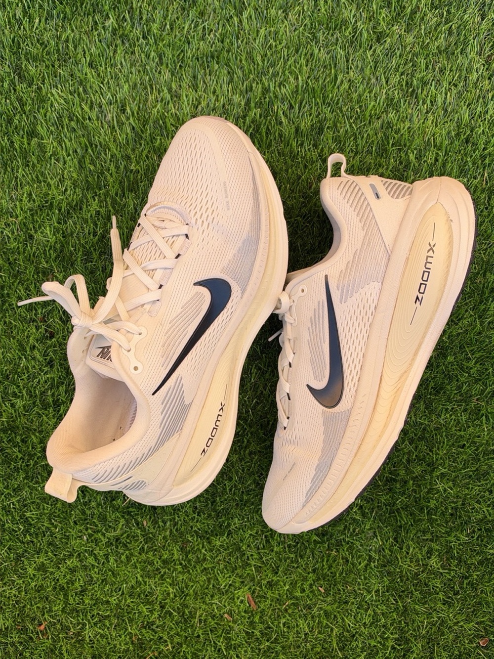 Nike Men’s Sneakers Vomero 18 — Cream Upper with Black Swoosh 9.5